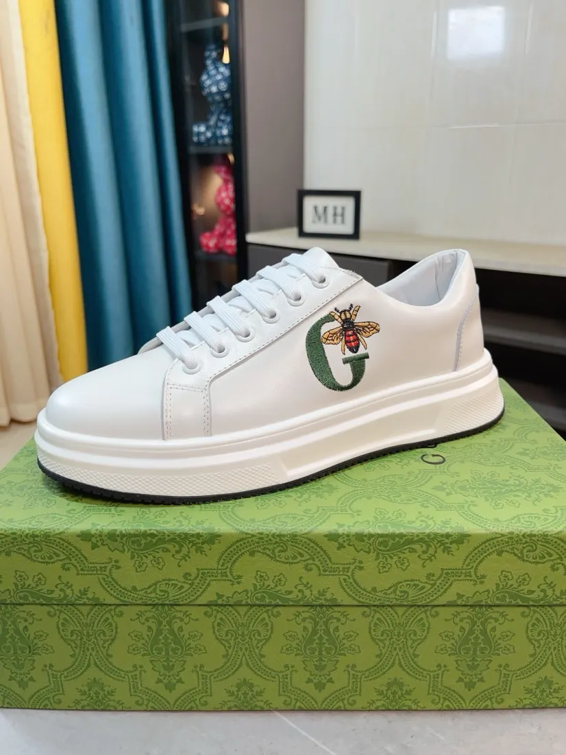Factory price 420🌹🌹GUCCI [Gucci] New high-end brand of men's shoes, the latest fashionable casual men's shoes, trendy and versatile, relaxed and sporty style, uppers imported from Italy, first-layer cowhide, genuine leather lining and ultra-fine workmanship. Original personalized fashionable rubber wear-resistant outsole, light and comfortable on the foot, size 38-44